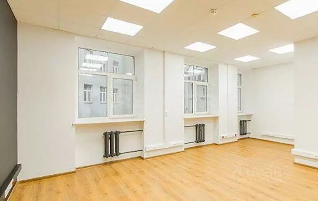Офис в Санкт-Петербург 7-я Васильевского острова линия, 44 (130 м) - Фото 0
