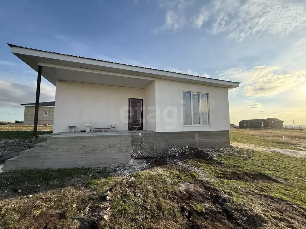 Дом в Крым, Симферопольский район, с. Трудовое ул. Шерфединова (120 м) - Фото 1