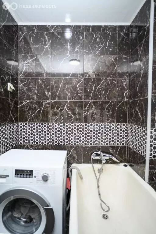 3-комнатная квартира: Тверь, улица Александра Завидова, 27 (62.4 м) - Фото 0