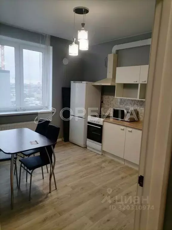 2-к кв. Тюменская область, Тюмень ул. Республики, 204к6 (54.0 м) - Фото 0