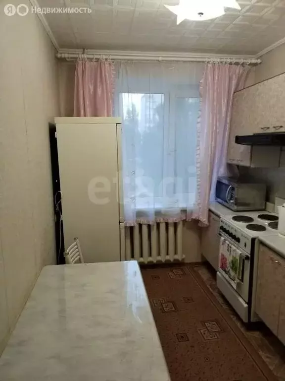 3-комнатная квартира: Тобольск, 6-й микрорайон, 37 (60.6 м) - Фото 1