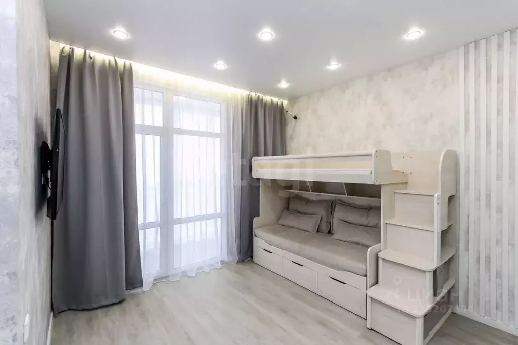 1-к кв. Тюменская область, Тюмень ул. Евгения Войнова, 7 (45.9 м) - Фото 0