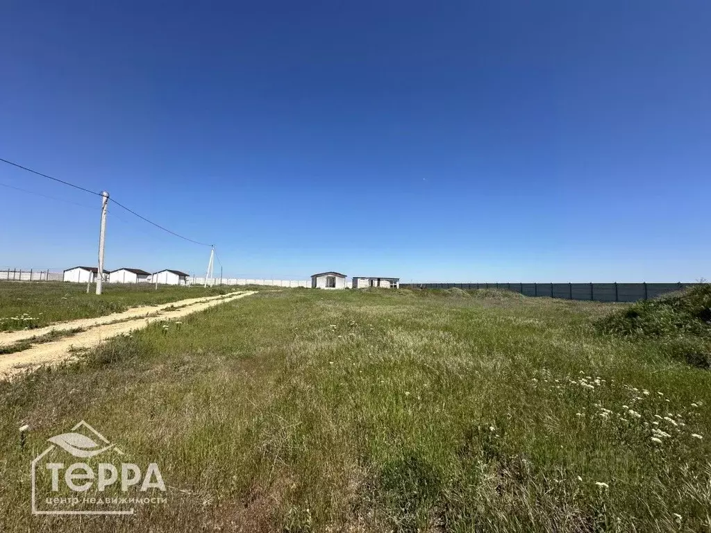 Участок в Крым, Сакский район, с. Молочное ул. Пионерская (6.0 сот.) - Фото 0