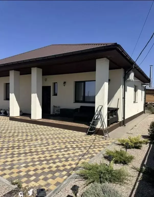Дом в Крым, Сакский район, с. Лесновка ул. Абрикосовая, 6 (105 м) - Фото 1