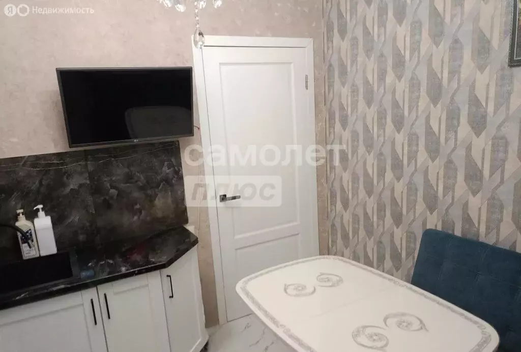 3-комнатная квартира: Михайловск, улица Владислава Листьева, 1 (60 м) - Фото 1