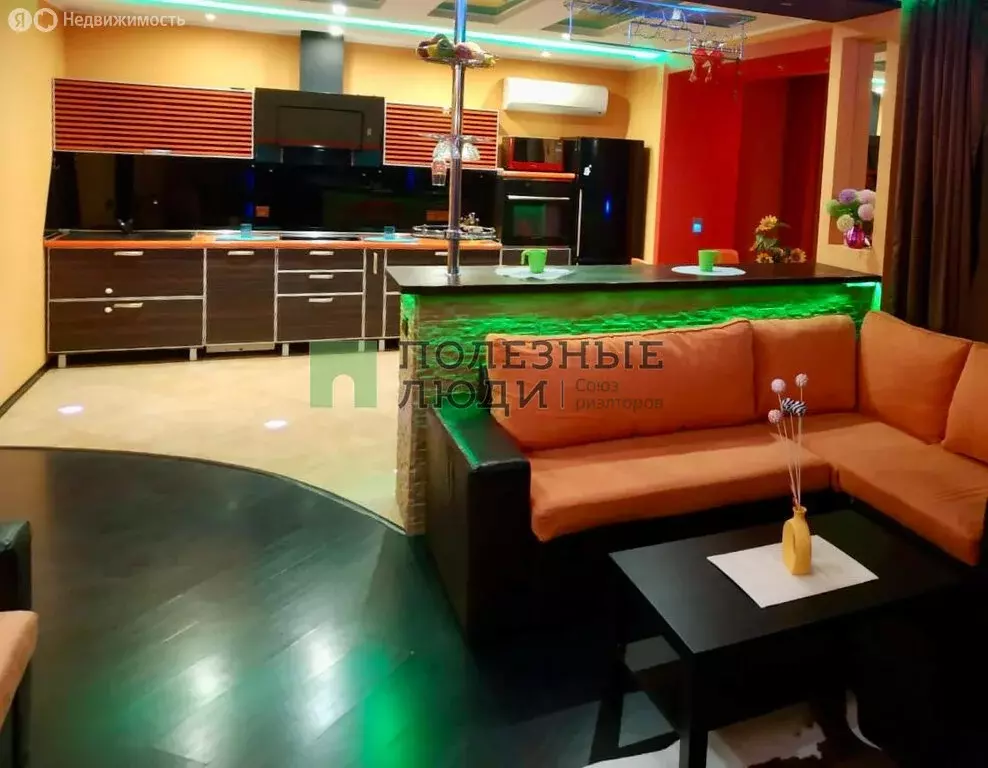 3-комнатная квартира: Астрахань, площадь Джона Рида, 7к1 (108 м) - Фото 0