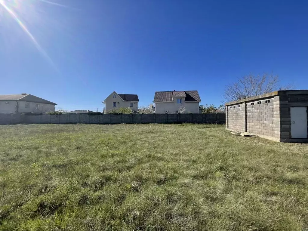 Участок в Крым, Евпатория городской округ, Заозерное пгт ул. ... - Фото 1
