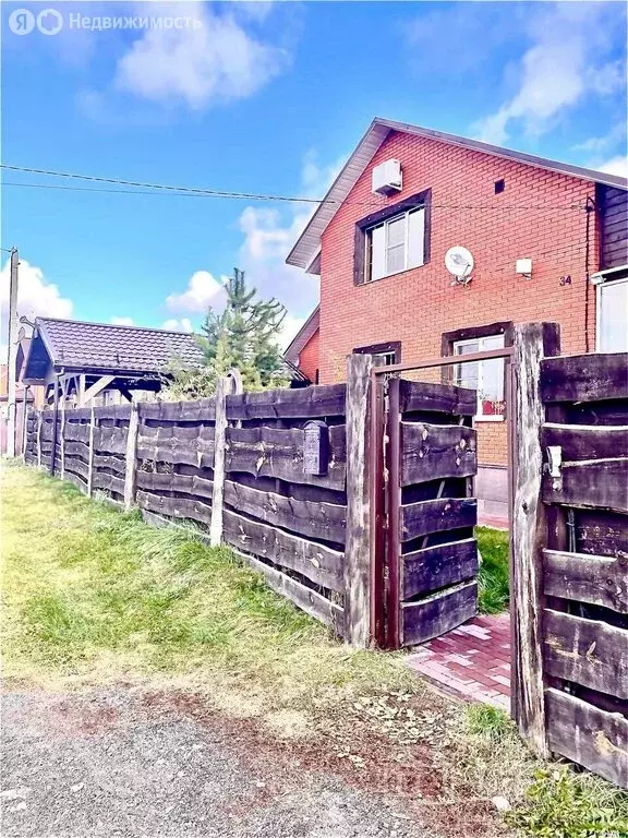 Дом в село Дубровичи, Зелёная улица, 34 (260 м) - Фото 1