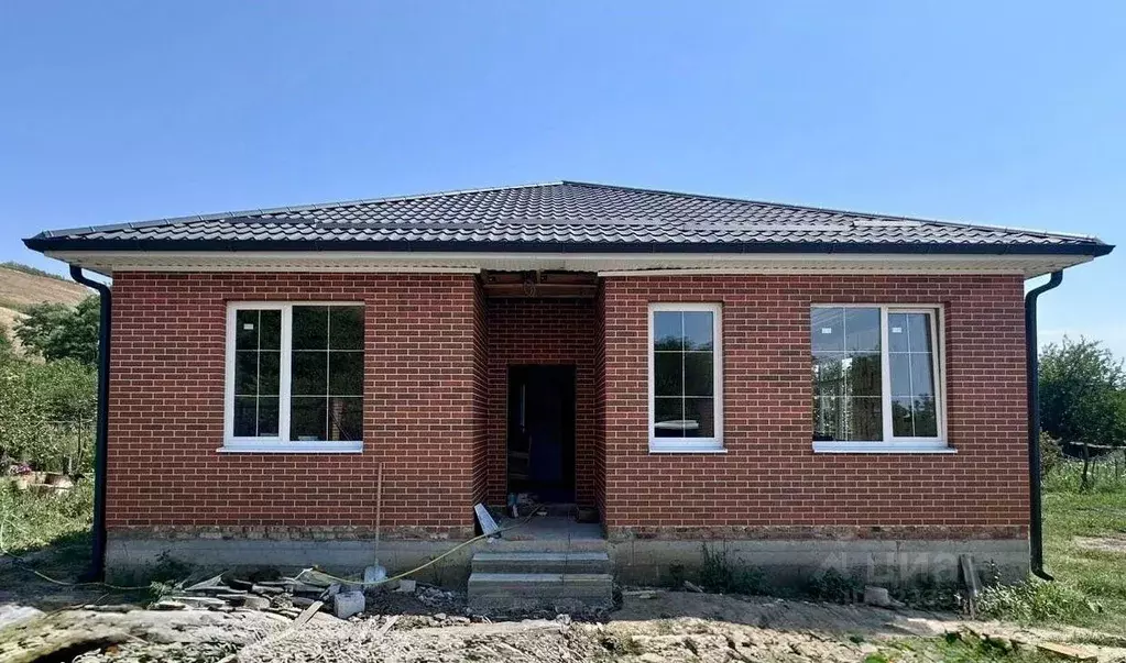 Дом в Краснодарский край, Новокубанский район, Прочноокопская ст-ца ... - Фото 1