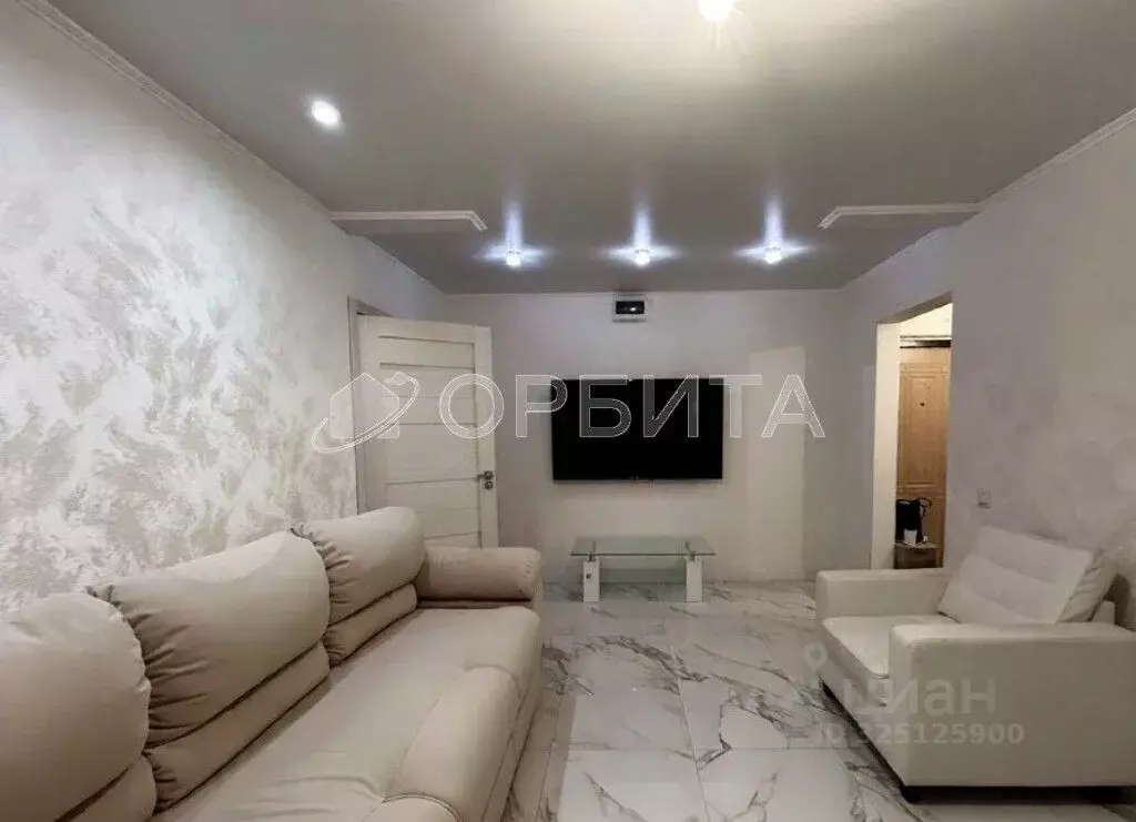 2-к кв. Тюменская область, Тюмень ул. Федюнинского, 60 (56.0 м) - Фото 1