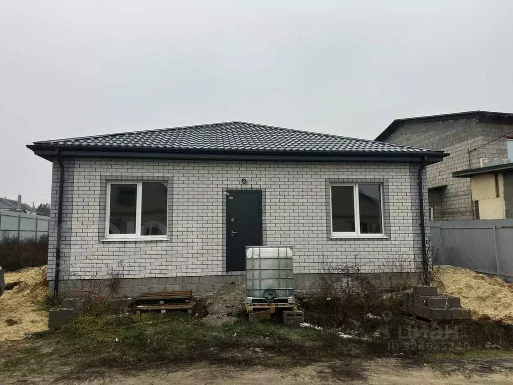 Дом в Волгоградская область, Волгоград ул. Алишера Навои, 67 (100 м) - Фото 1