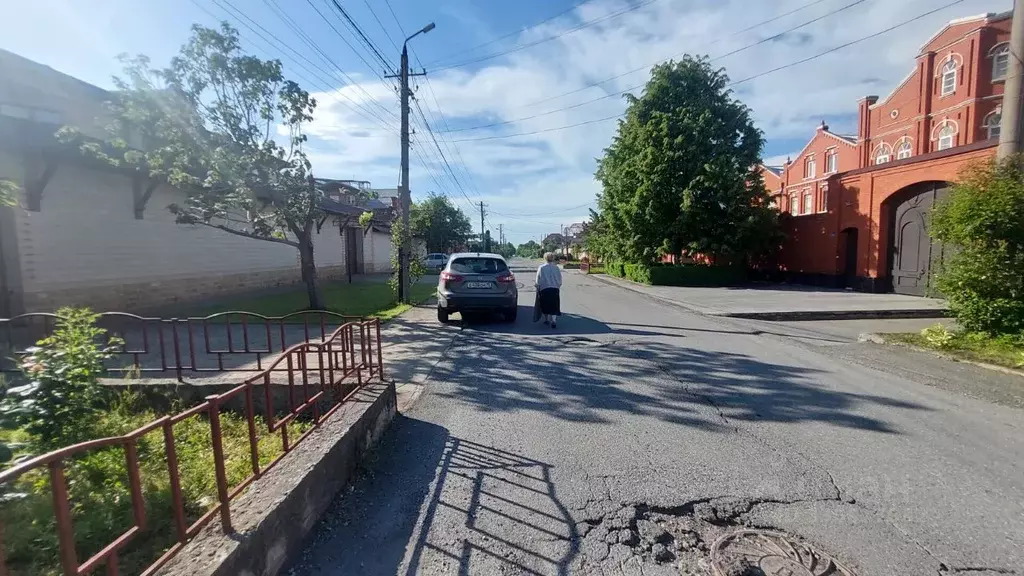 Дом в Северная Осетия, Владикавказ ул. Щорса, 25 (300 м) - Фото 1