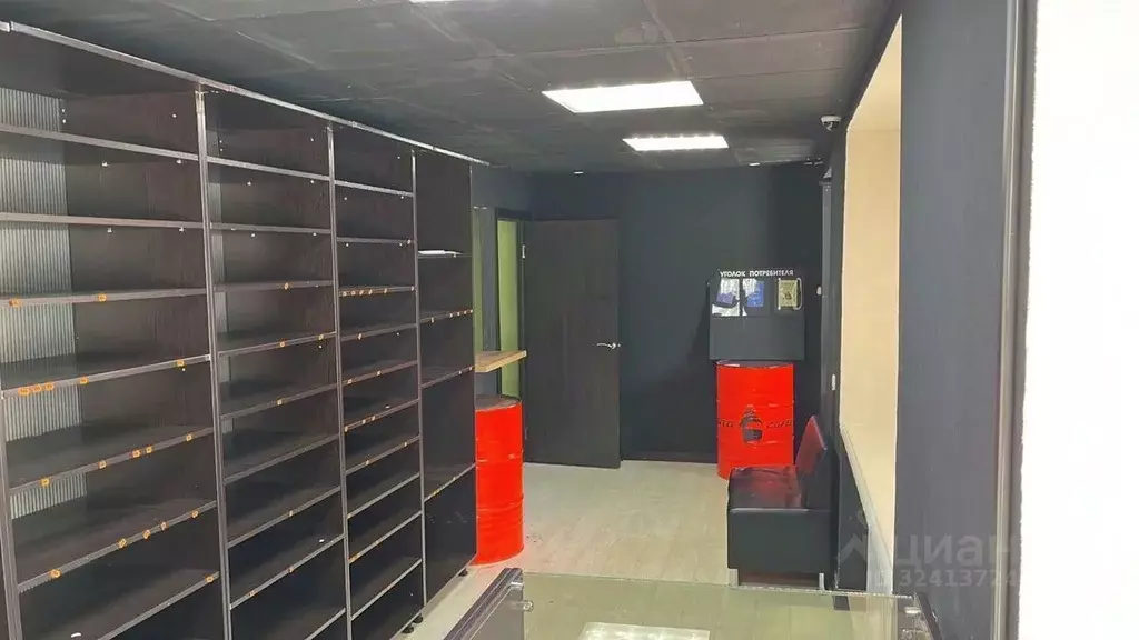 Торговая площадь в Мурманская область, Заозерск ул. Ленинского ... - Фото 2