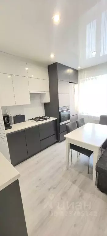 3-к кв. Омская область, Омск ул. Химиков, 32/1 (63.0 м) - Фото 0