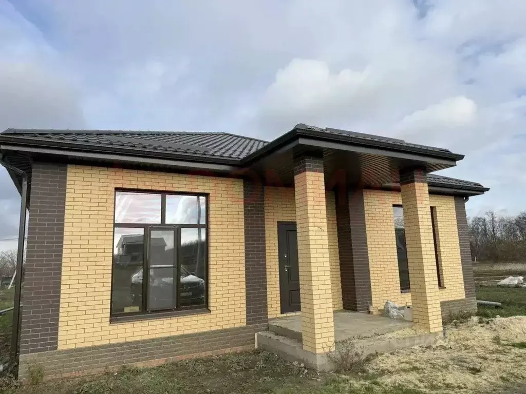 Дом в Ростовская область, Новочеркасск ул. Изобильная, 75 (100 м) - Фото 1