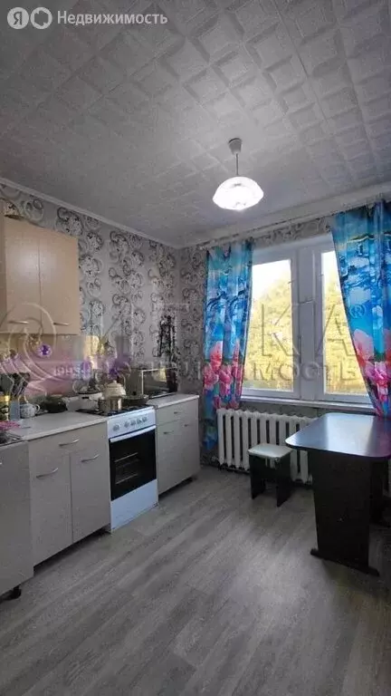 3-комнатная квартира: Луга, микрорайон Городок, 5/321 (64.2 м) - Фото 1