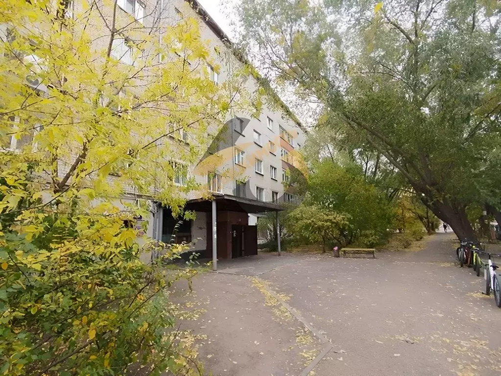 Комната Тюменская область, Тюмень Сургутская ул., 2 - Фото 0