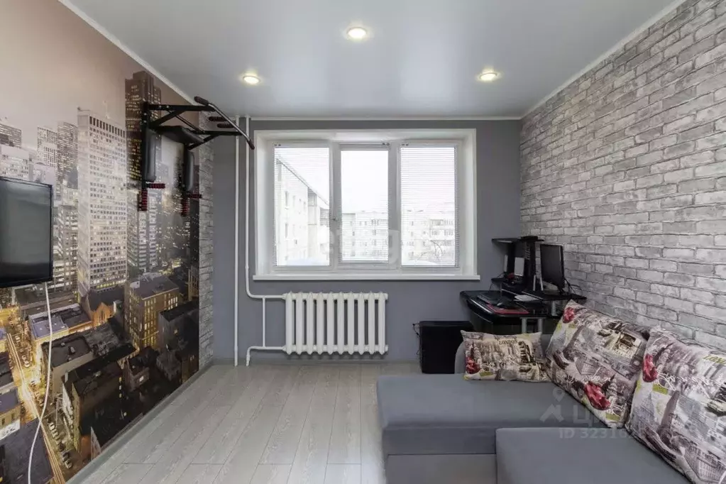 4-к кв. Тюменская область, Тюмень ул. Домостроителей, 16 (80.8 м) - Фото 1