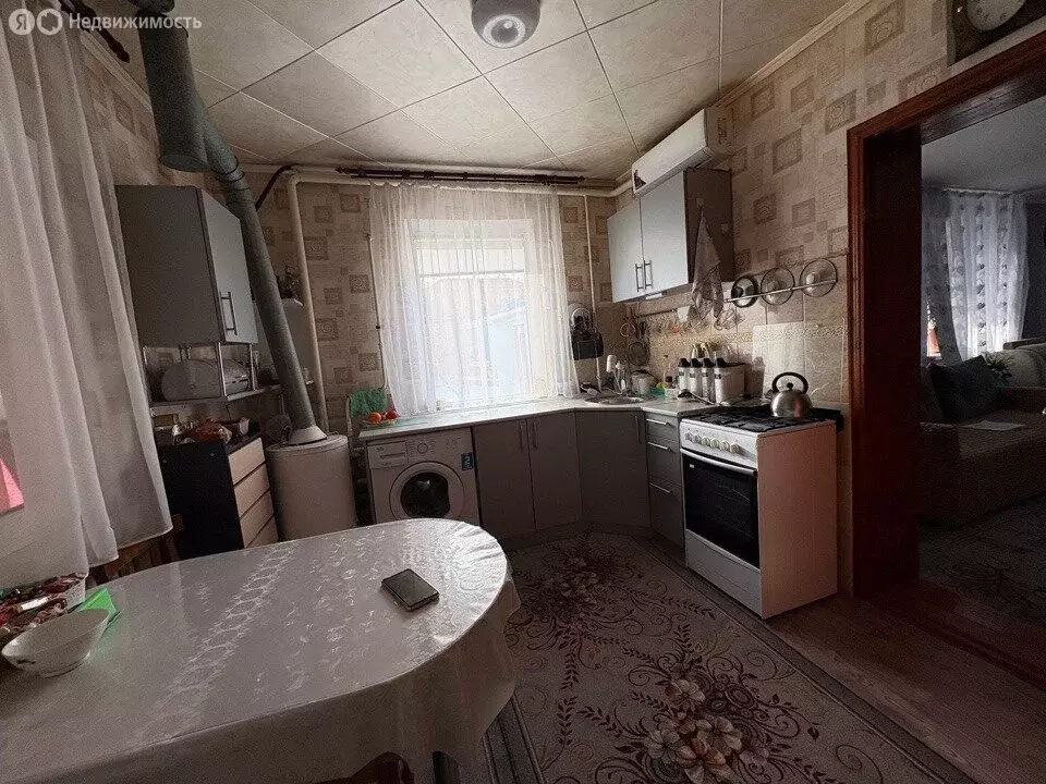 Дом в Ейск, улица Карла Маркса (50 м) - Фото 1