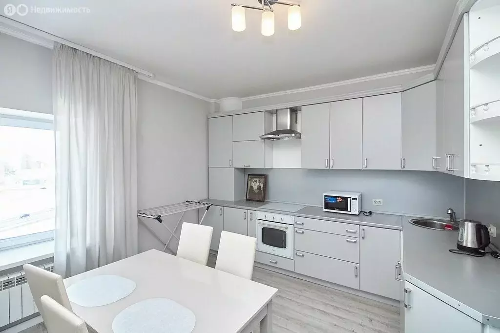 2-комнатная квартира: Тюмень, улица 50 лет ВЛКСМ, 15 (66.8 м) - Фото 2