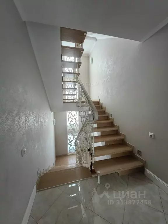 5-к кв. Башкортостан, Уфа Южный-2 мкр,  (385.0 м) - Фото 1