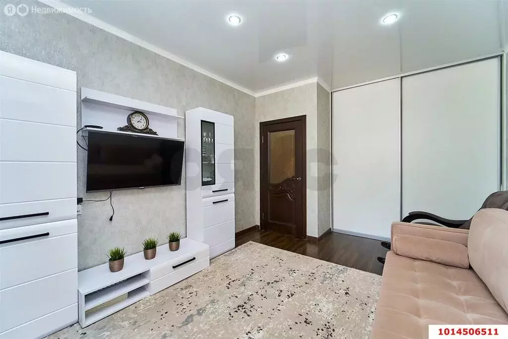 1-комнатная квартира: Краснодар, улица Цезаря Куникова, 18к10 (40 м) - Фото 0