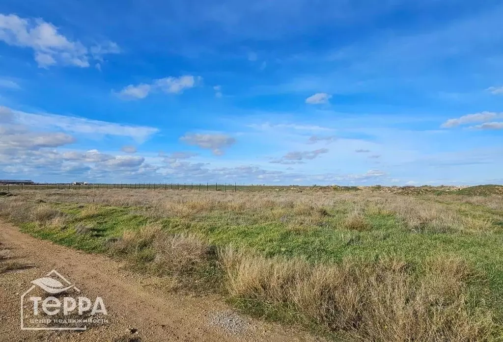 Участок в Крым, Сакский район, с. Штормовое  (6.8 сот.) - Фото 0