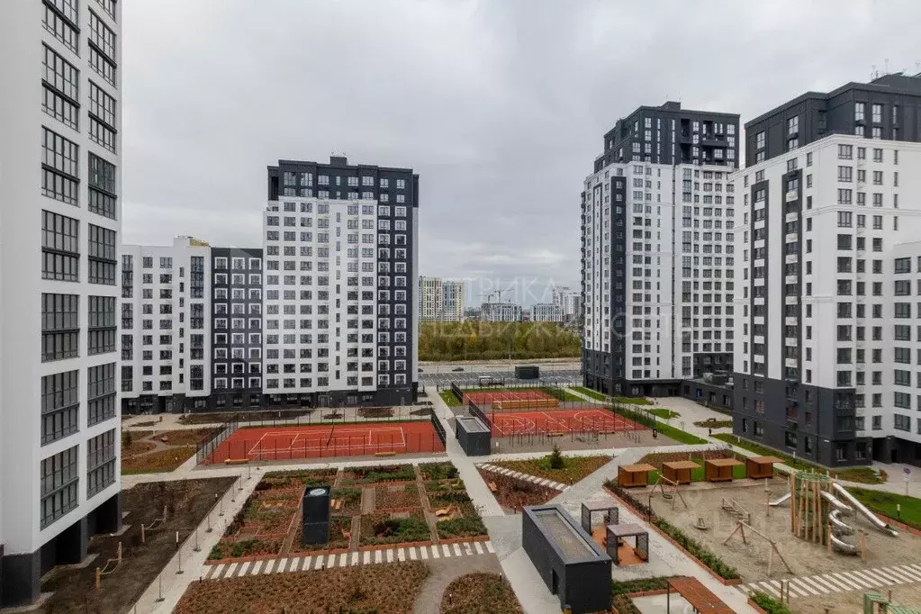 2-к кв. Тюменская область, Тюмень ул. Братьев Бондаревых, 5 (72.9 м) - Фото 1