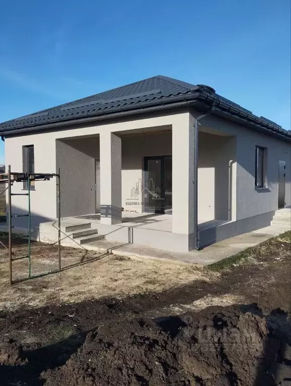 Дом в Крым, Симферопольский район, Добровское с/пос, с. Пионерское ул. ... - Фото 1