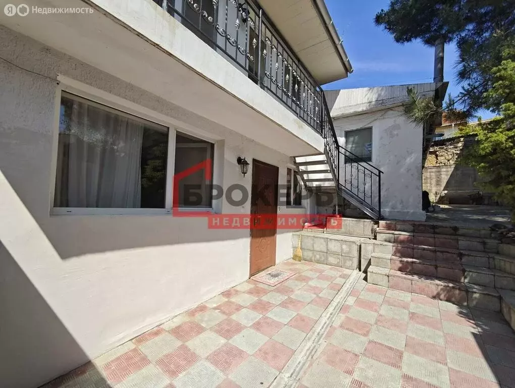 Дом в Севастополь, улица Буряка, 4 (180 м) - Фото 1