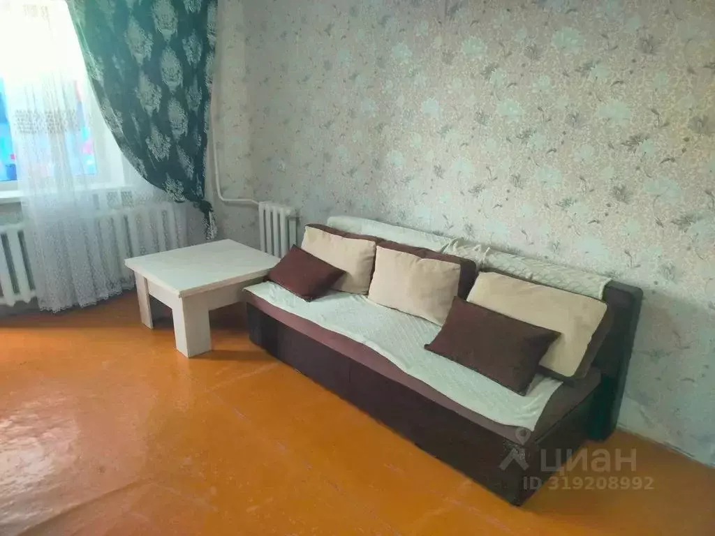 2-к кв. Тюменская область, Тобольск 10-й мкр, 18 (41.0 м) - Фото 0