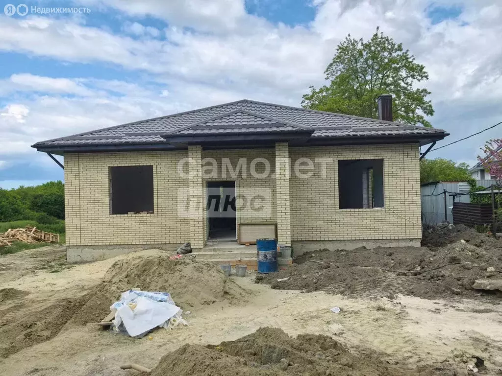 Дом в станица Гостагаевская, улица Трудящихся (170 м) - Фото 0