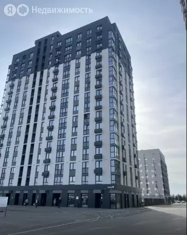 2-комнатная квартира: Тюмень, улица Николая Глебова, 3 (64 м) - Фото 1