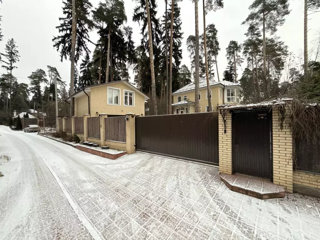 Дом в Московская область, Люберцы городской округ, Малаховка пгт ш. ... - Фото 1