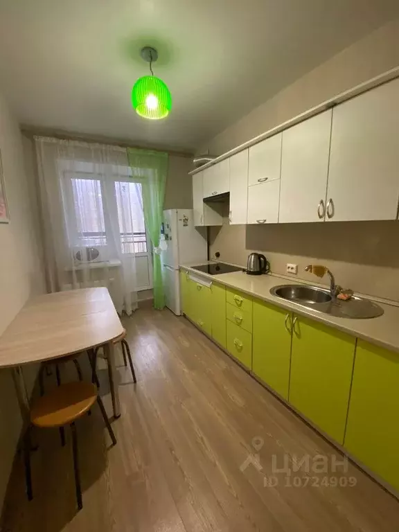 2-к кв. Татарстан, Казань ул. Рауиса Гареева, 98 (57.0 м) - Фото 1