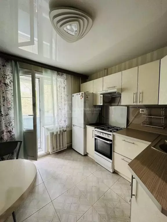 2-к. квартира, 54 м, 2/5 эт. - Фото 1