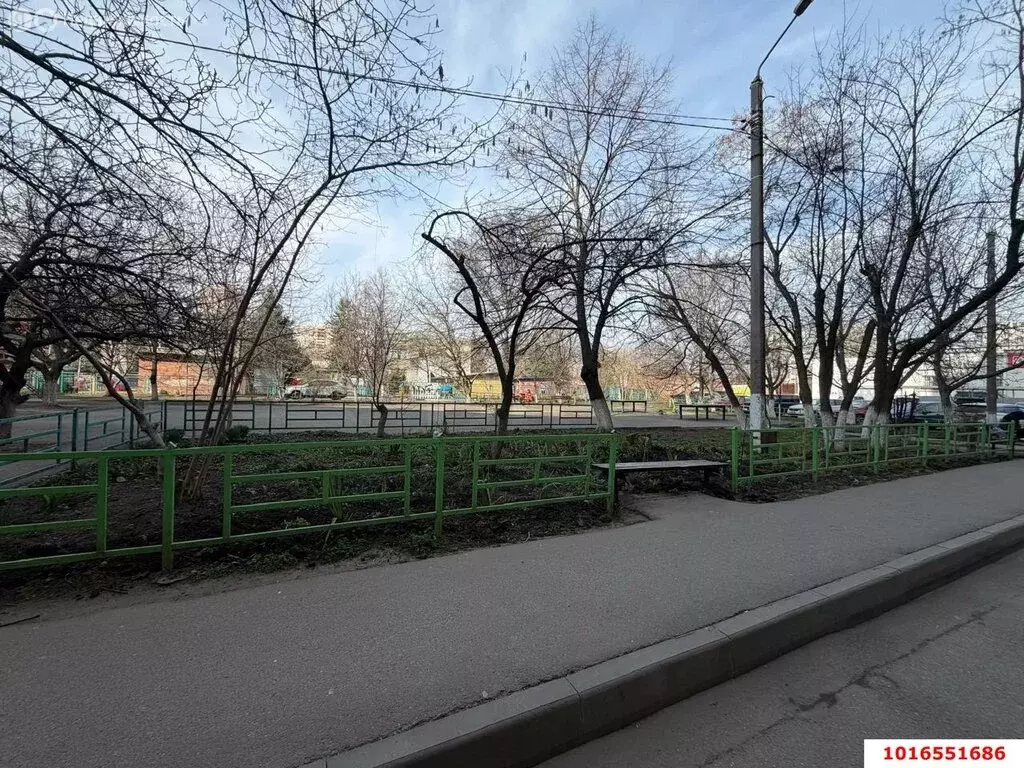 3-комнатная квартира: Краснодар, улица имени Тургенева, 183 (61.9 м) - Фото 1