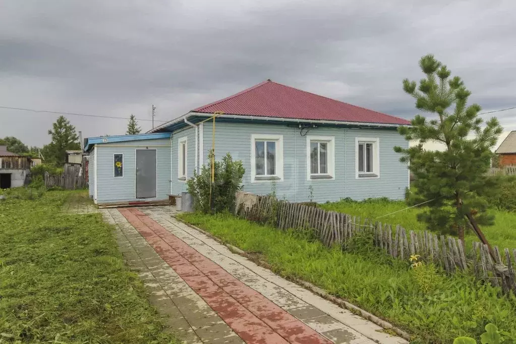 Дом в Омская область, Азовский Немецкий Национальный район, с. ... - Фото 1