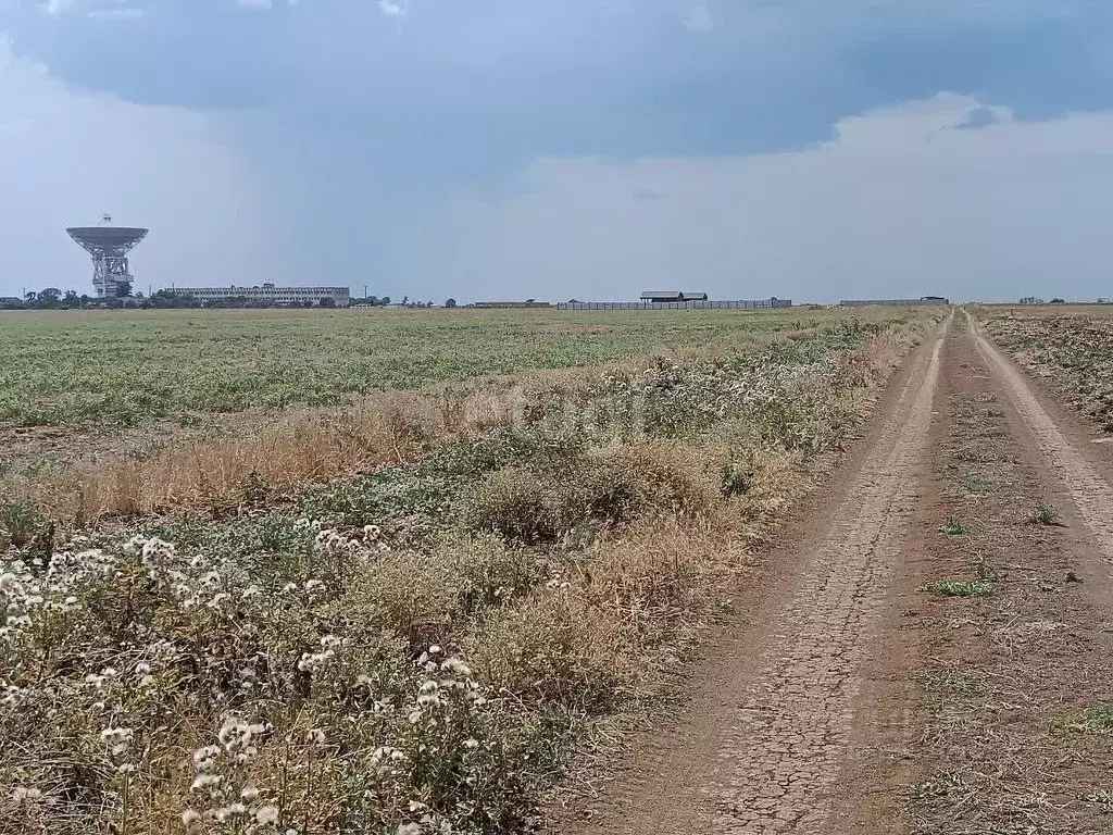 Участок в Крым, Сакский район, с. Молочное ул. Пионерская (6.4 сот.) - Фото 1