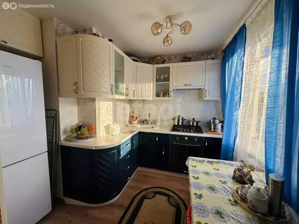 2-комнатная квартира: Алушта, улица 50 лет Октября, 3 (49.6 м) - Фото 1