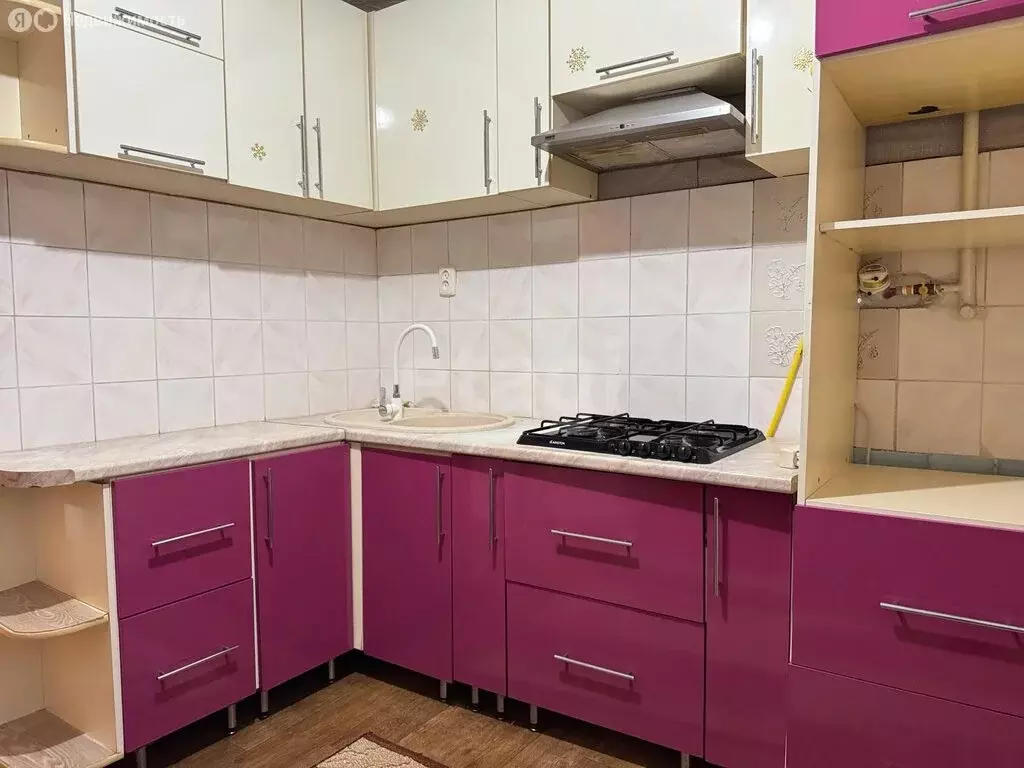 3-комнатная квартира: Белгород, улица 5 Августа, 17 (64.3 м) - Фото 0