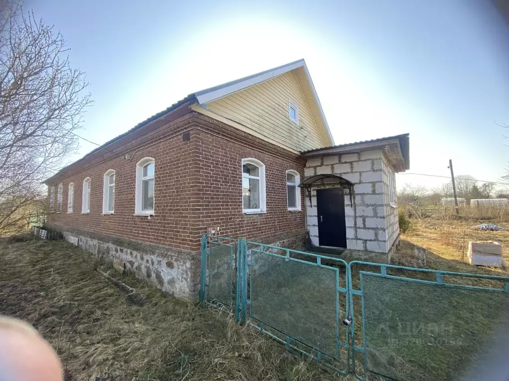 Дом в Ленинградская область, Сланцевский район, Черновское с/пос, д. ... - Фото 1