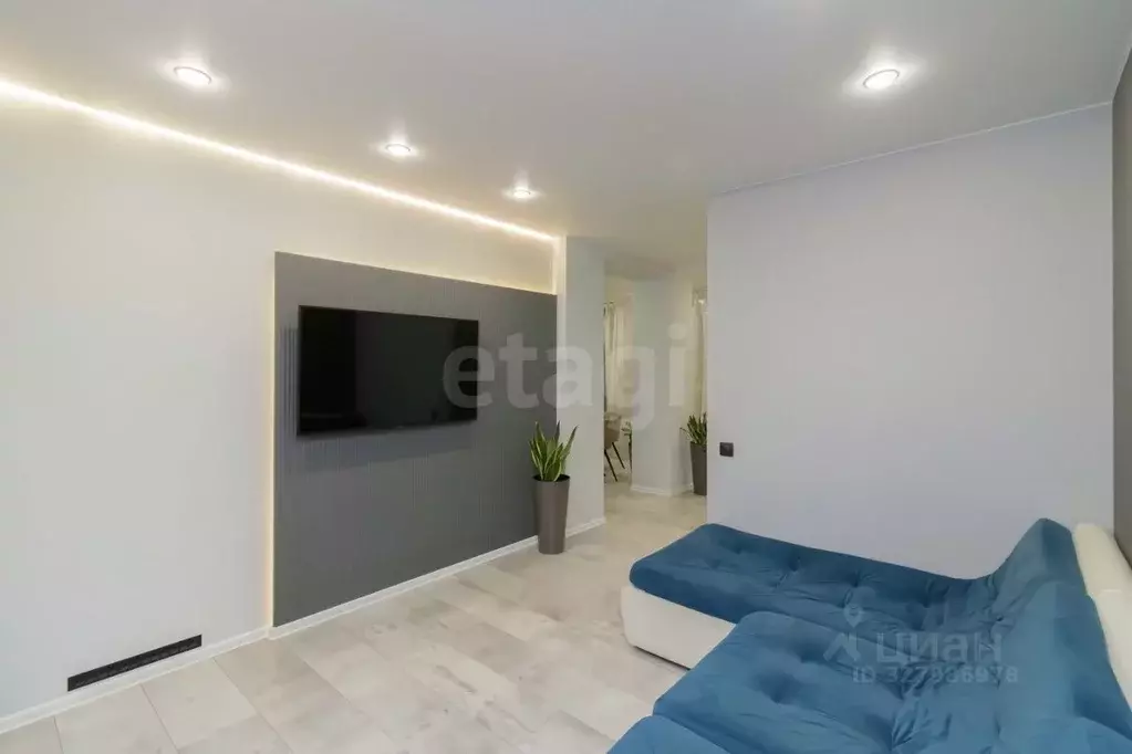 2-к кв. Тюменская область, Тюмень ул. Федюнинского, 64к2 (80.0 м) - Фото 1