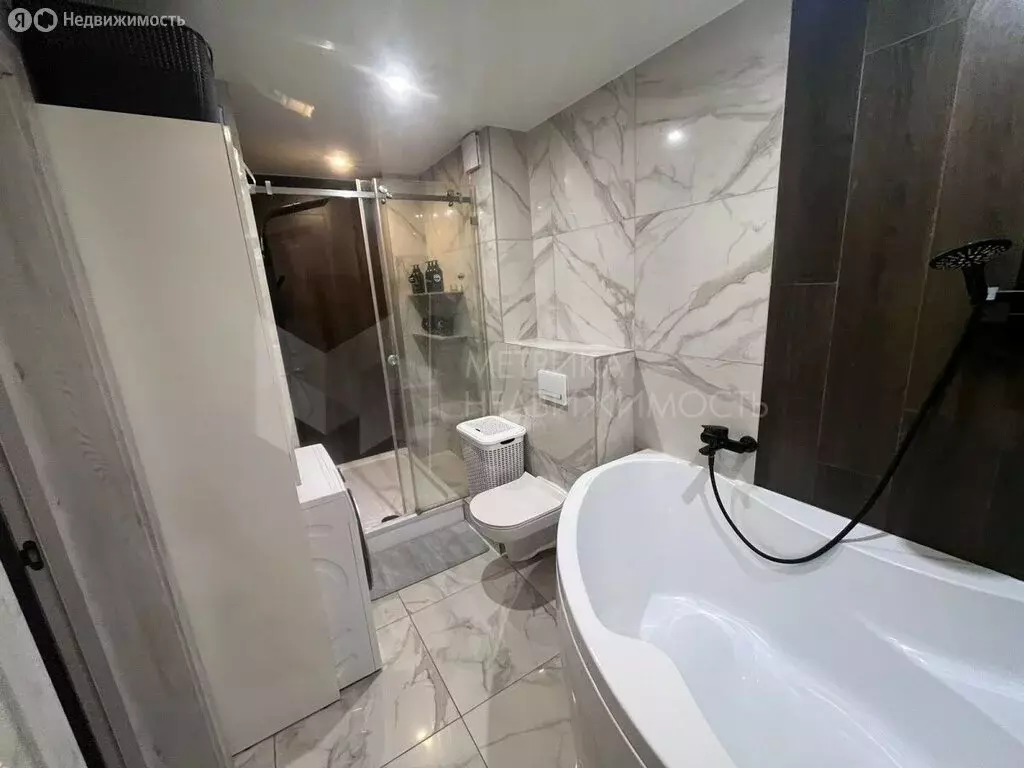 3-комнатная квартира: Тюмень, улица Газовиков, 2 (89.9 м) - Фото 1