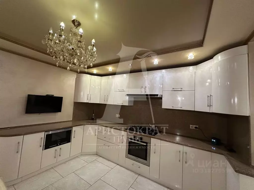 3-к кв. Ставропольский край, Ессентуки ул. Шмидта, 51 (110.0 м) - Фото 0