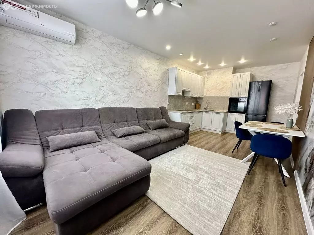 3-комнатная квартира: Оренбург, проспект Победы, 157/6 (60 м) - Фото 0