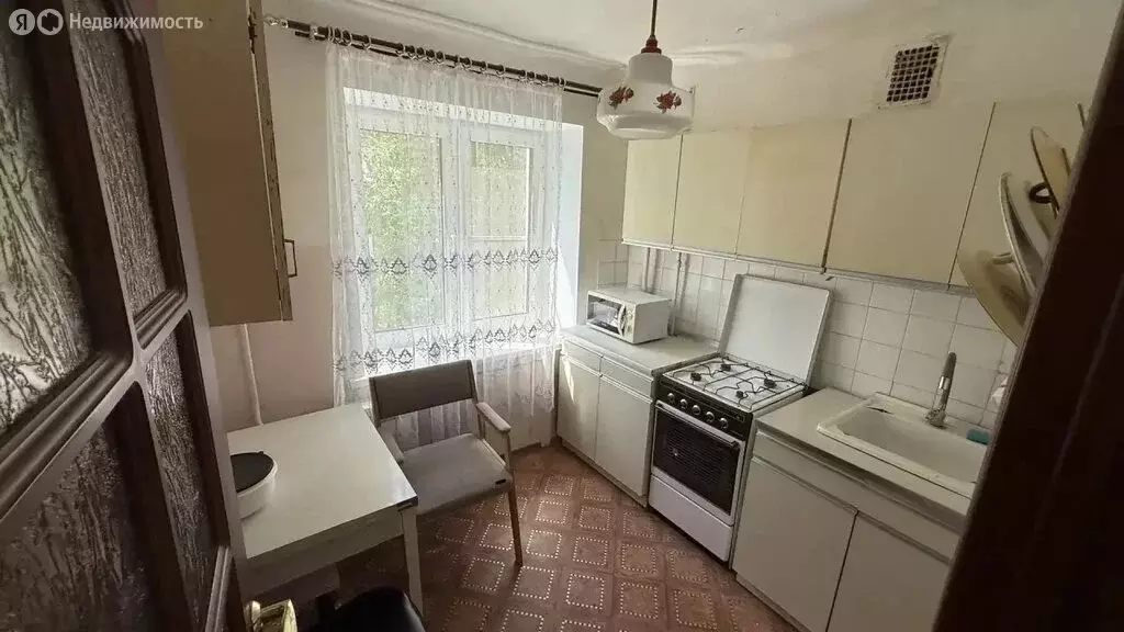 2-комнатная квартира: посёлок городского типа Редкино, улица Калинина, ... - Фото 2