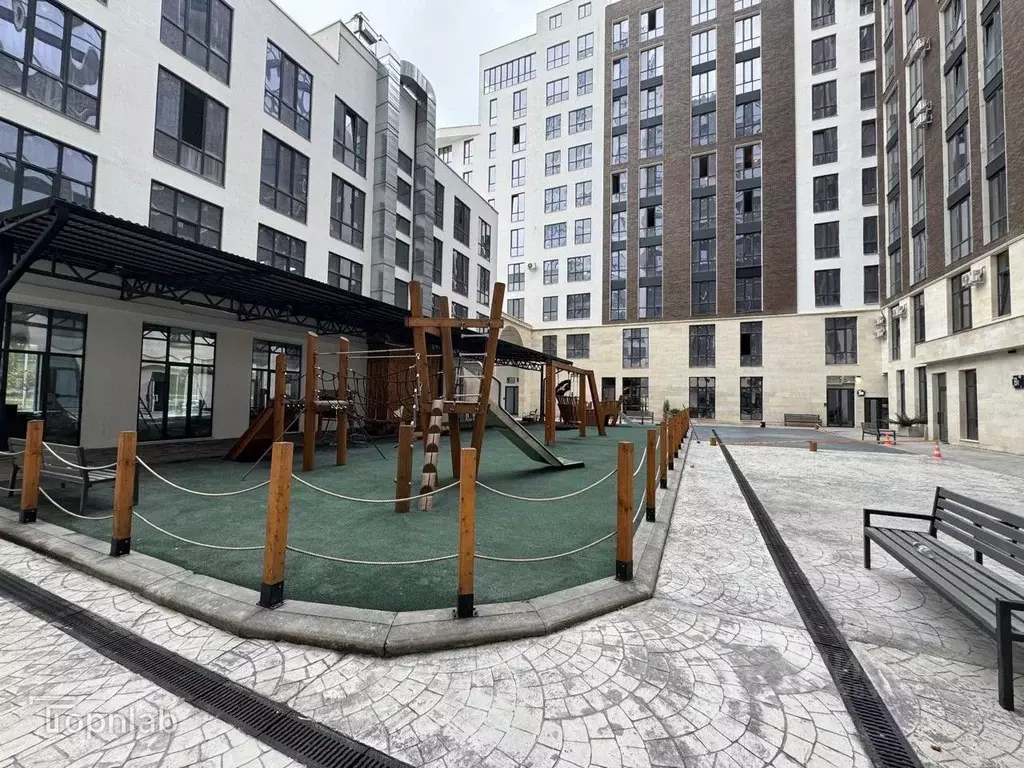 2-к кв. Кабардино-Балкария, Нальчик ул. Кешокова, 1 (82.0 м) - Фото 1