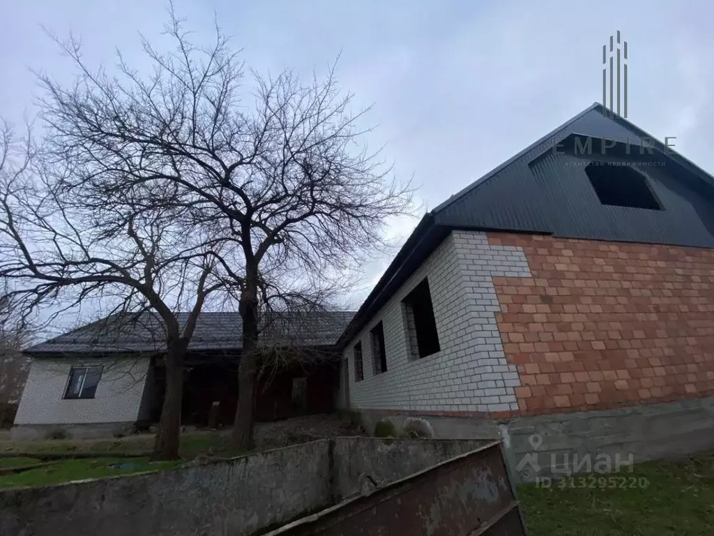 Дом в Чеченская республика, Надтеречный район, Мекен-Юртовское с/пос, ... - Фото 1