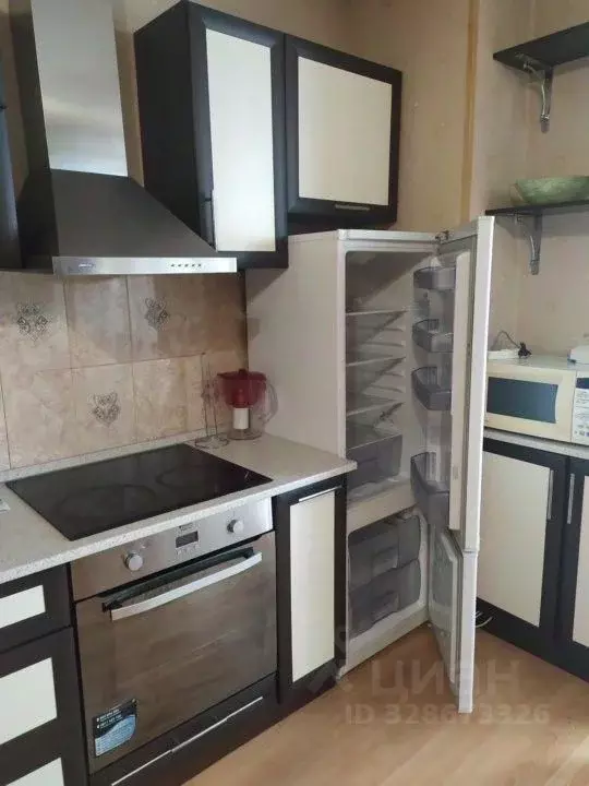 3-к кв. Красноярский край, Красноярск ул. Молокова, 1к3 (81.0 м) - Фото 2